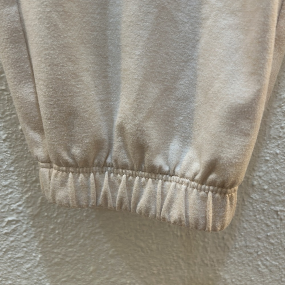 Vuori Joggers Size Large - Picture 8 of 16